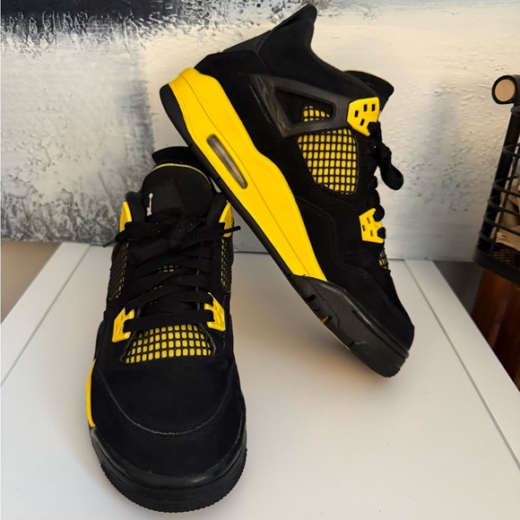 Jordan 4 Retro Thunder Black Yellow GS Size 6.5Y / Women’s 8 - Picture 2 of 7